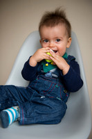 littl one sitting up Baby photo shoot in the home natural photography with little one family lifestyle swindon wiltshire