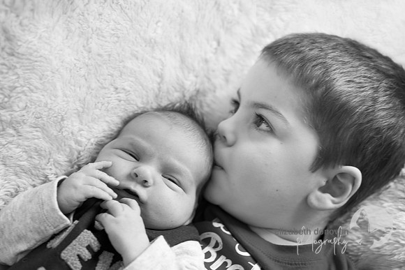 brother and his baby brother kissing Baby photo shoot in the home natural photography with little one family lifestyle swindon wiltshire