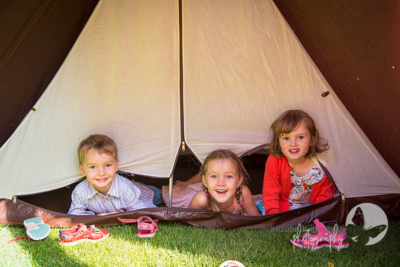 relaxed outdoor family portrait in swindon elizabeth donovan photography cute children portrait