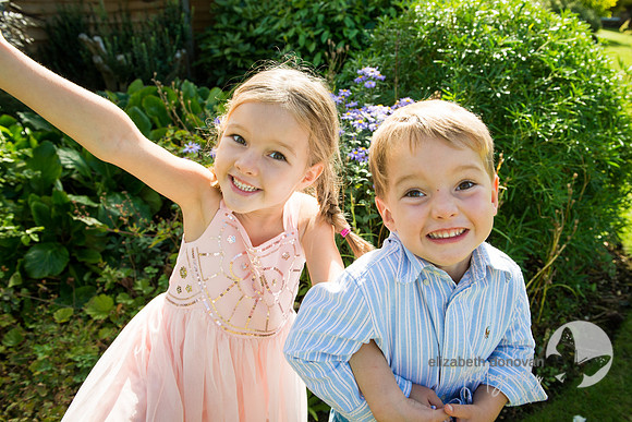 summer photo shoot in family garden in wiltshire girl playing together elizabeth donovan photography