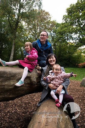 elizabeth donovan photography outdoor photo shoot in the trees spring time family photo lydiard park