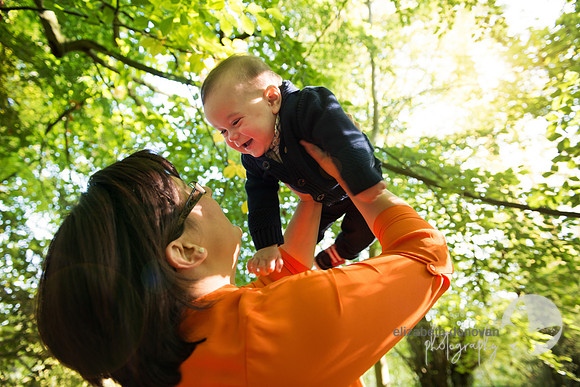 relaxed outdoor family portrait in swindon elizabeth donovan photography cute children portrait