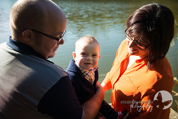 elizabeth donovan photography outdoor photo shoot in the trees spring time family photo lydiard park