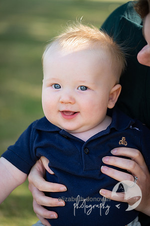 baby smiling in this fun shoot relaxed outdoor family portrait in swindon elizabeth donovan photography cute children portrait