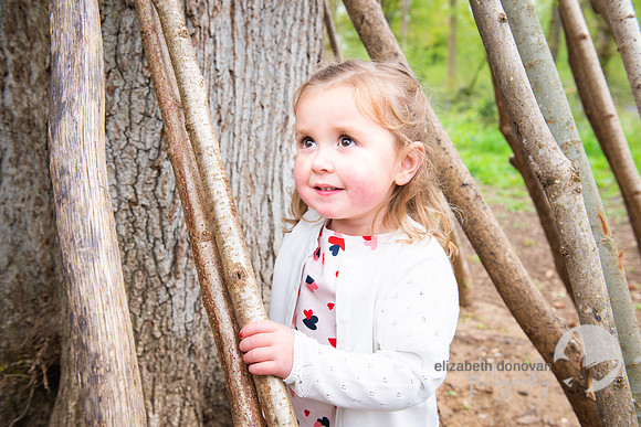 beautiful sweet little girl childrens portait relaxed outdoor family portrait in swindon elizabeth donovan photography cute children portrait