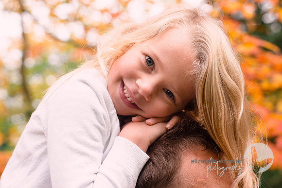 cheeky childrens portait relaxed outdoor family portrait in swindon elizabeth donovan photography cute children portrait
