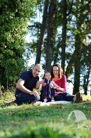 elizabeth donovan photography outdoor photo shoot in the trees spring time family photo lydiard park
