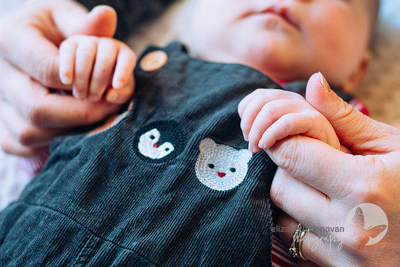 elizabeth donovan photography cute baby photo shoot at home relaxed photography with new baby