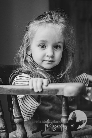 swindon elizabeth donovan photography cute children photo shoot at home relaxed photography with little girl