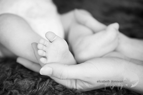 baby toes Baby photo shoot in the home natural photography with little one family lifestyle swindon wiltshire